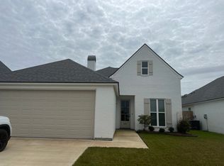 300 San Sebastian Dr, Youngsville, LA 70592