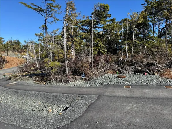 105 Sitka Pl, Ucluelet, BC V0R 3A0