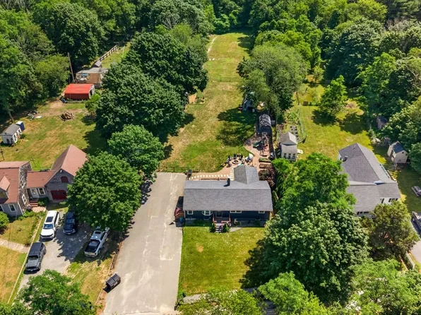 26 Algerine St, Berkley, MA 02779