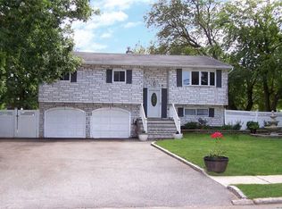 148 Noble St, Brentwood, NY 11717