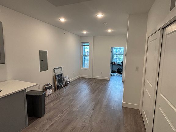 Common area, kitchen, washer/dryer, dishwasher, microwave