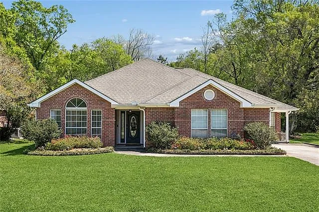 321 Westwood Dr — Photo 1