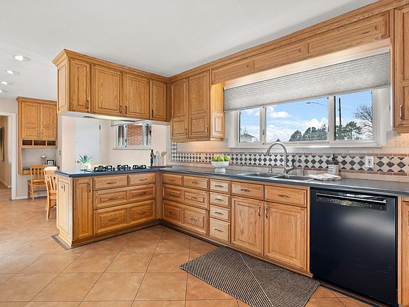 4th image of 1500 Cornell Dr NE