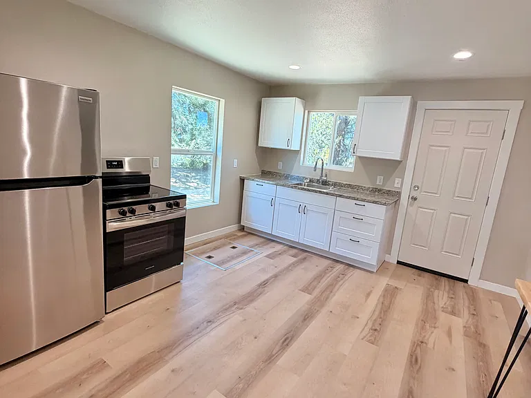 426 S 1st Ave — Photo 5