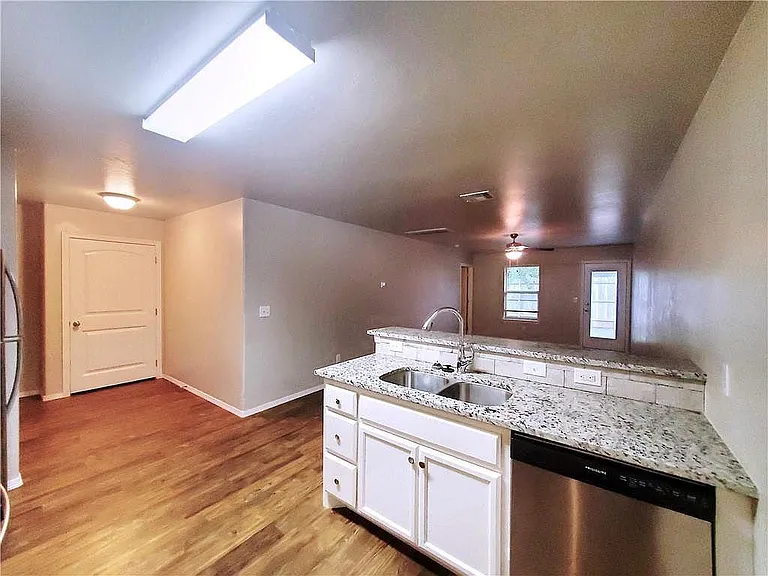 2127 Buena Vida Ln — Photo 11