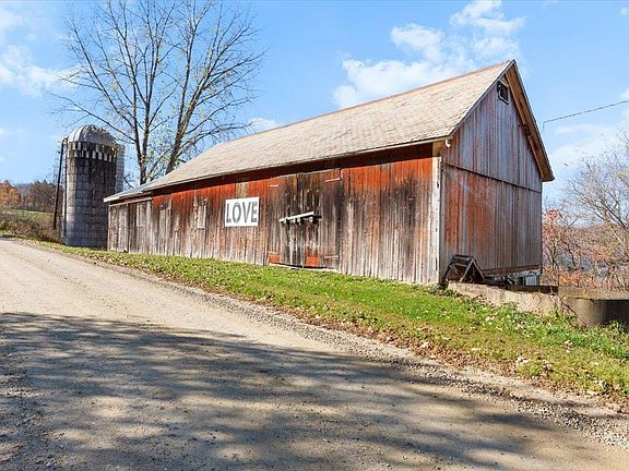 4th image of 1629 North Mann Hill Road
