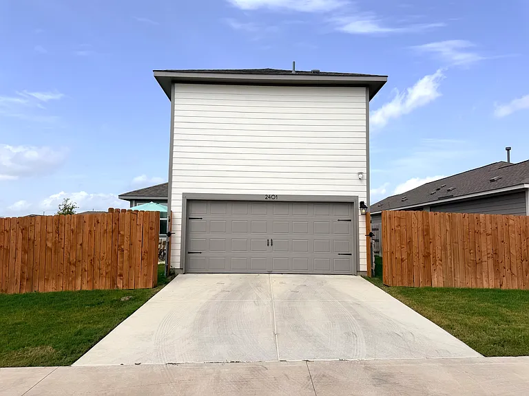 2401 Amara Levi Ln — Photo 40