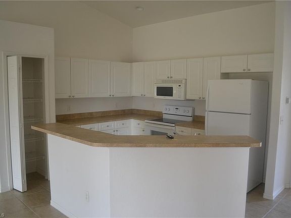3rd image of 546 SE 7th St