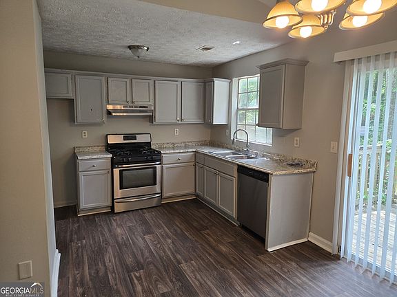 5th image of 447 Sherwood Cir