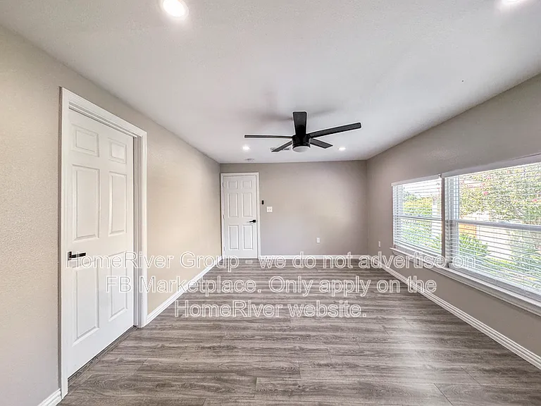 1124 E 11th St — Photo 10