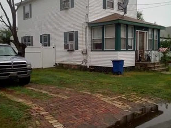 118 McKinley Ave, Laurence Harbor, NJ 08879