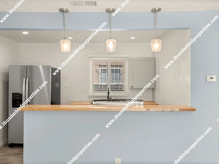 1221 San Mateo Blvd SE — Photo 7