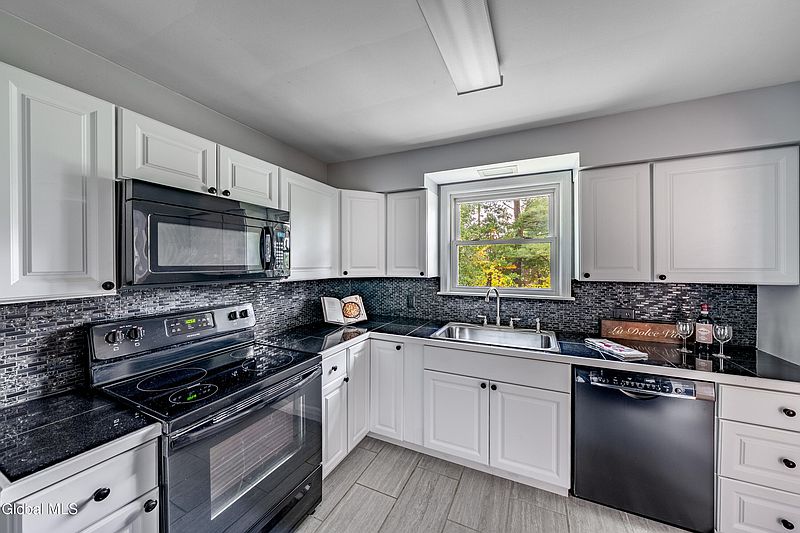 4th image of 1231 Sumner Avenue