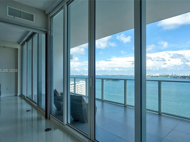 2020 N Bayshore Dr #1905 — Photo 31