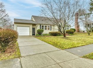 107 Longcroft Rd, Rochester, NY 14609