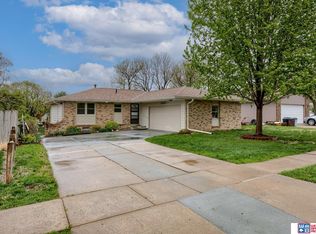 5320 Rosebriar Ct, Lincoln, NE 68516