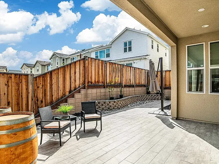 4022 Chalk Hill Way — Photo 27
