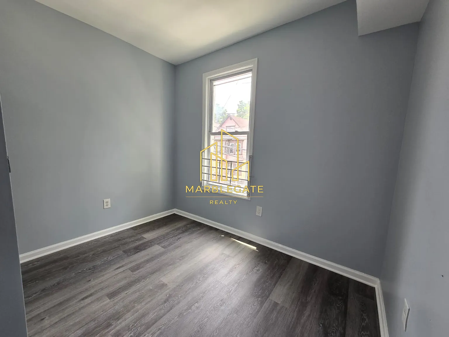 4 bed, $2,000 — Photo 2