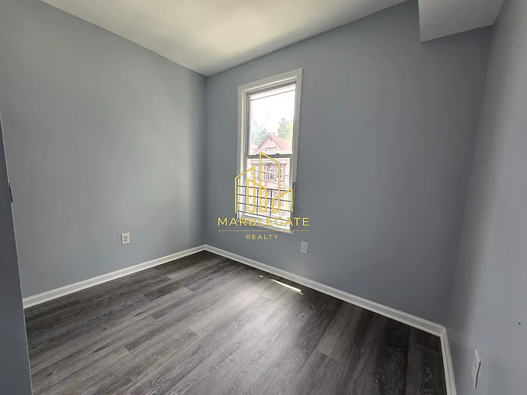 52 S 12th St #22 — Photo 1
