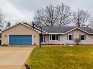 3 Bluemound Cir, Appleton, WI 54914