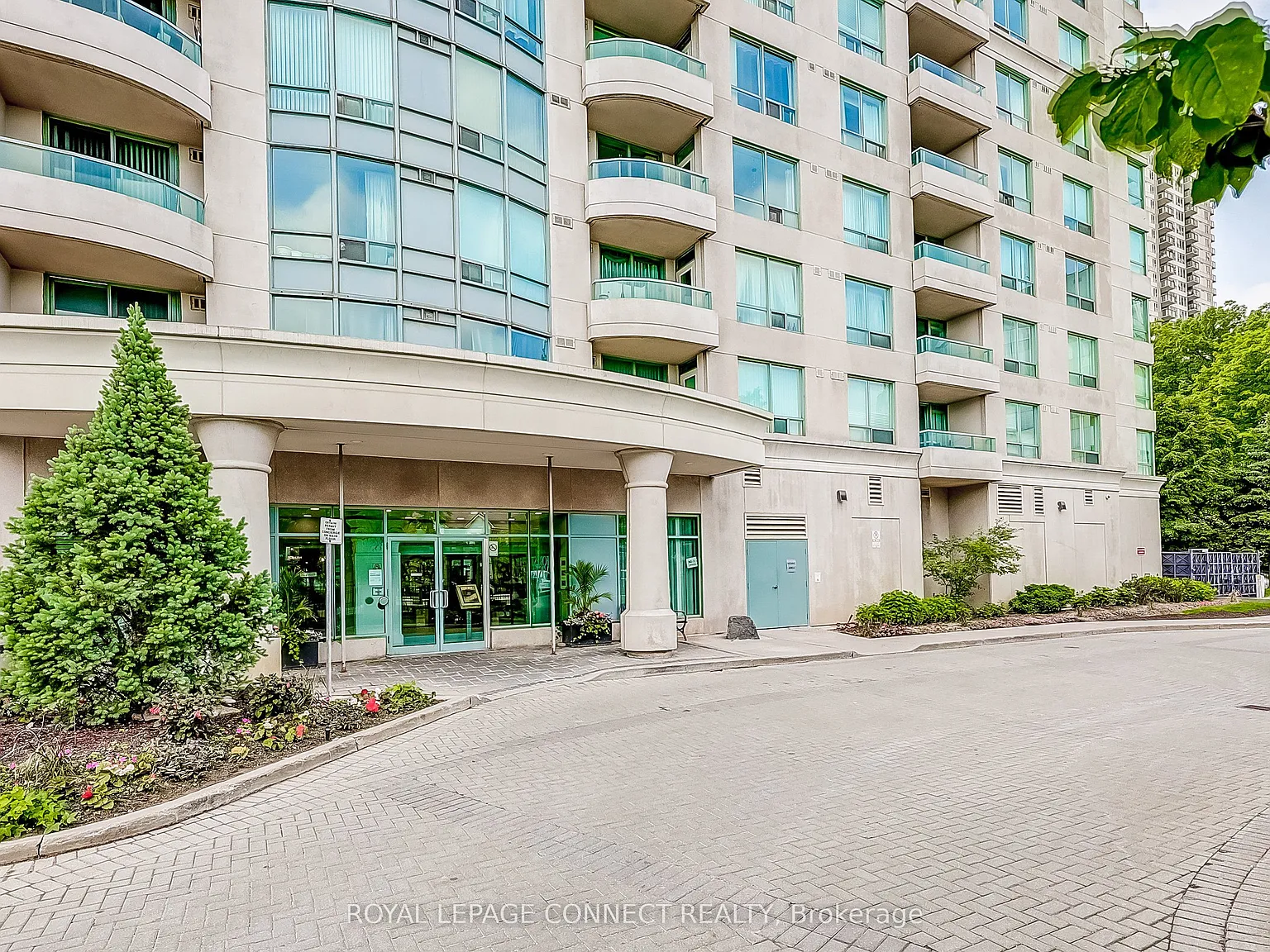 61 Town Centre Ct — Photo 1