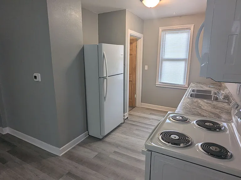 647 Boston Ave — Photo 3