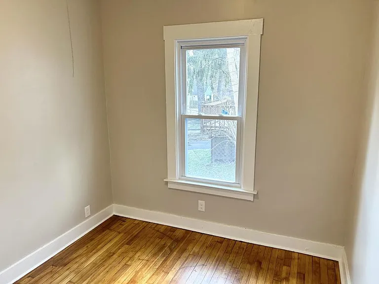 143 S Edwards Ave — Photo 12