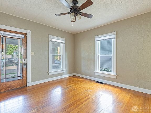 3rd image of 423 Hulbert St #421