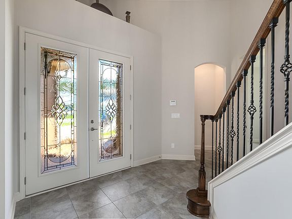 3rd image of 470 Cloisterbane Dr
