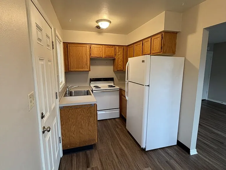 9105-07 NE Hoyt St #606-610 — Photo 4