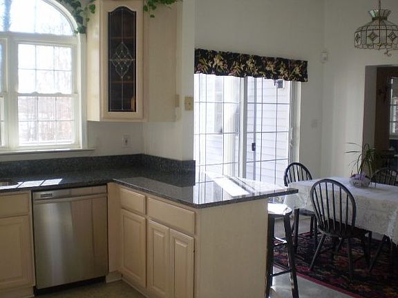 3rd image of 10605 Mystic Pointe Dr
