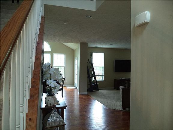 3rd image of 125 Bradford Square Dr