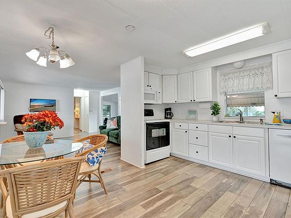 3rd image of 7184 SE Redbird Cir