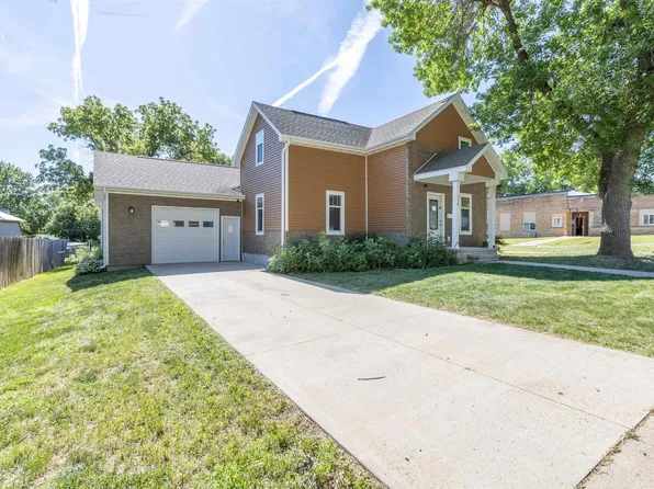 334 4th Ave SE, Le Mars, IA 51031