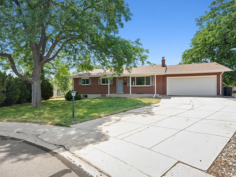 5 bed. 3 main floor w 2 bath 2 non conforming in basement w one fully updated bathroom