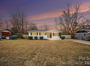 1221 Rollingwood Dr, Charlotte, NC 28217