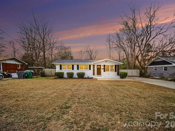 1221 Rollingwood Dr, Charlotte, NC 28217