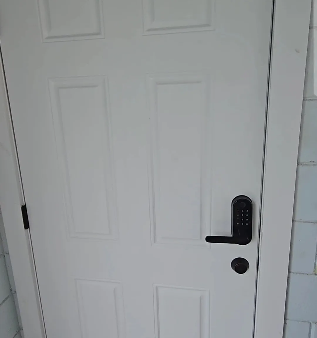 405 Poinciana Cir — Photo 1