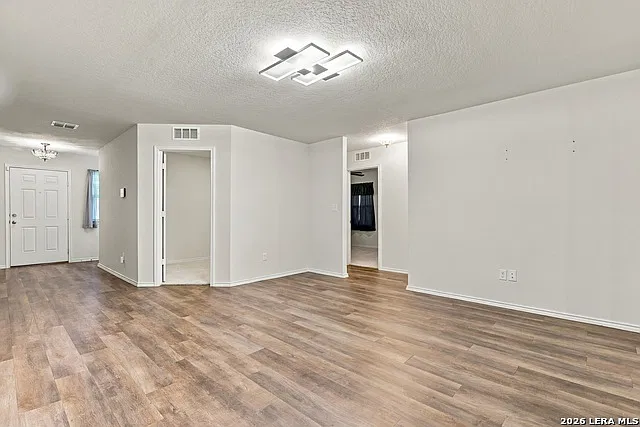 3 bed, 2.0 bath, 1510 sqft, $1,595 — Photo 3