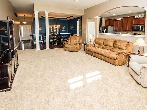 5th image of 320 Gleneagles Way