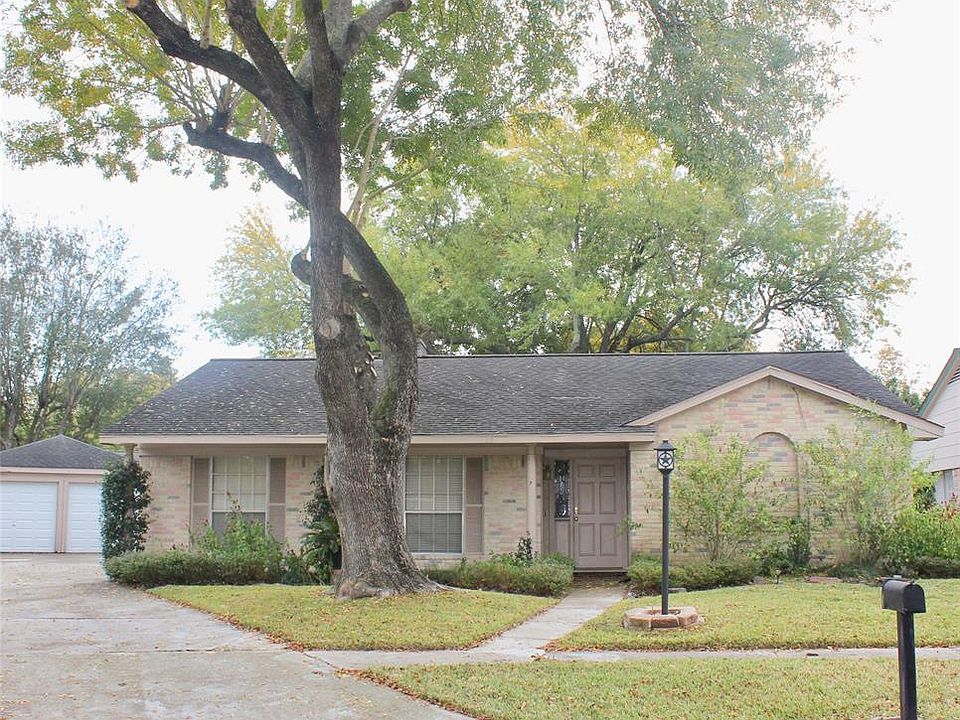 1st image of 12107 Chessington Dr