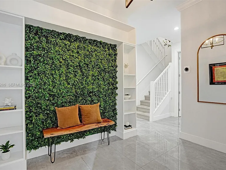 453 SW 5th Ave — Photo 6