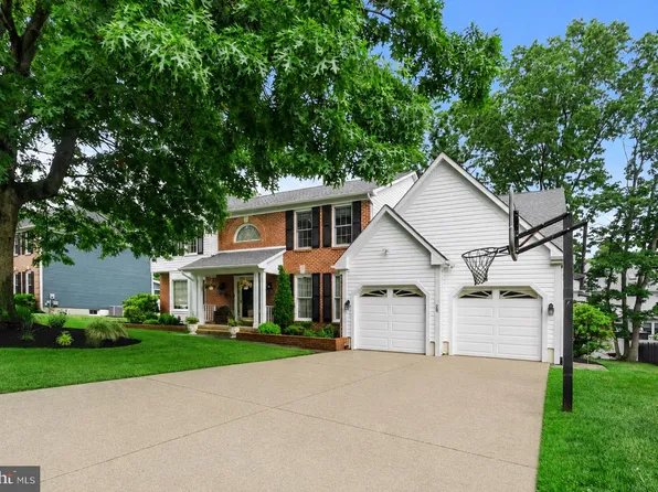 28 Regan Ln, Voorhees, NJ 08043