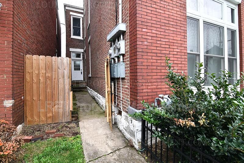 1st image of 103 W Kentucky St #2