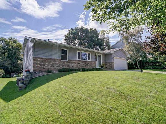 3rd image of 2555 Chesapeake Dr