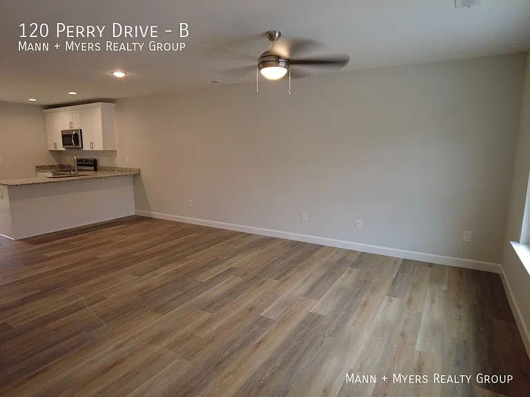 120 Perry Dr #B — Photo 4
