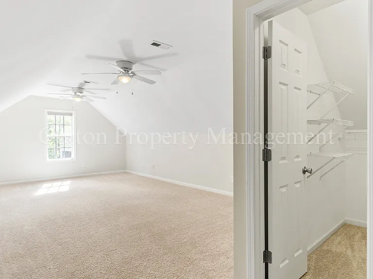 1010 Winterberry Cir — Photo 36