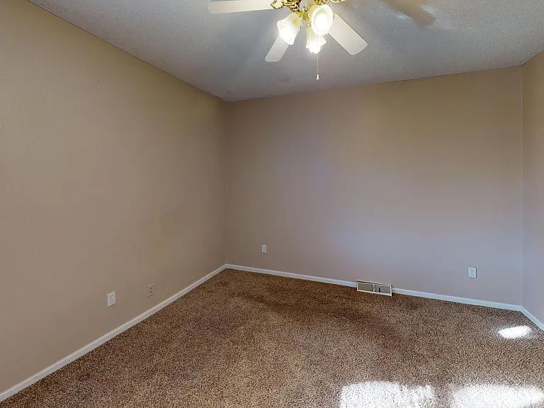 4809 S Kendall Dr — Photo 16