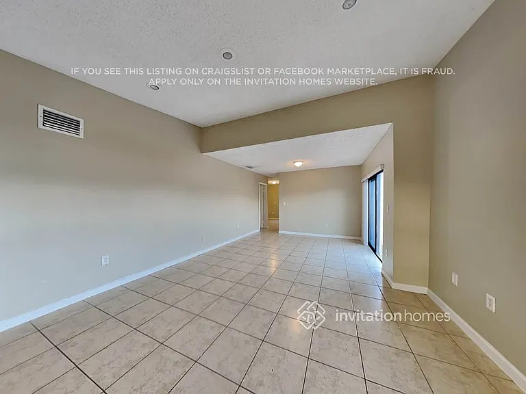 1633 SW 138th Pl — Photo 7