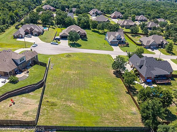 3rd image of 1182 Highland Cir